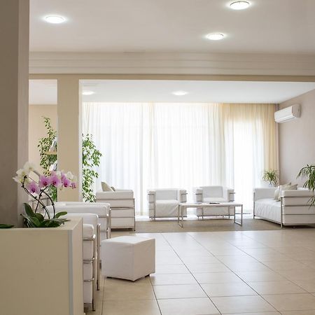 Hotel Holiday Vasto Kültér fotó