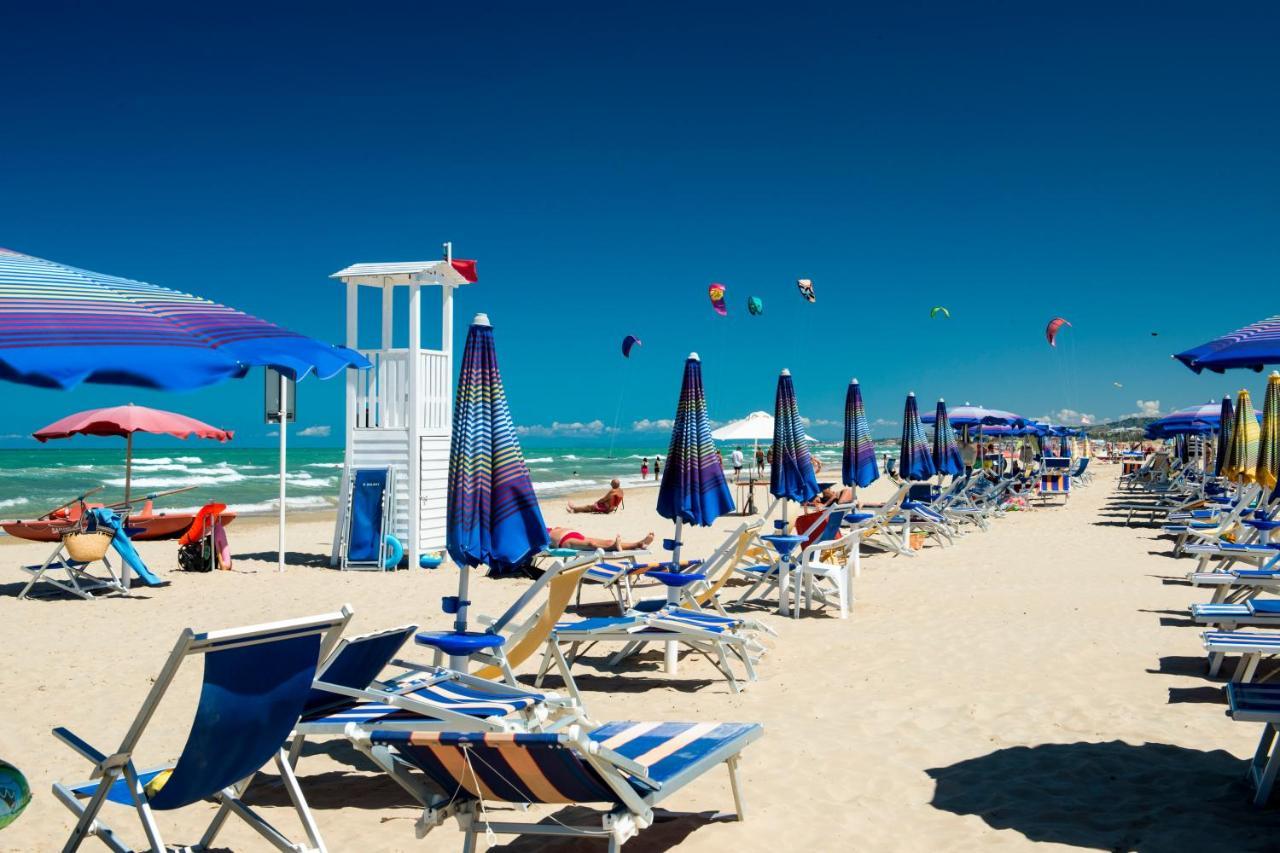 Hotel Holiday Vasto Kültér fotó