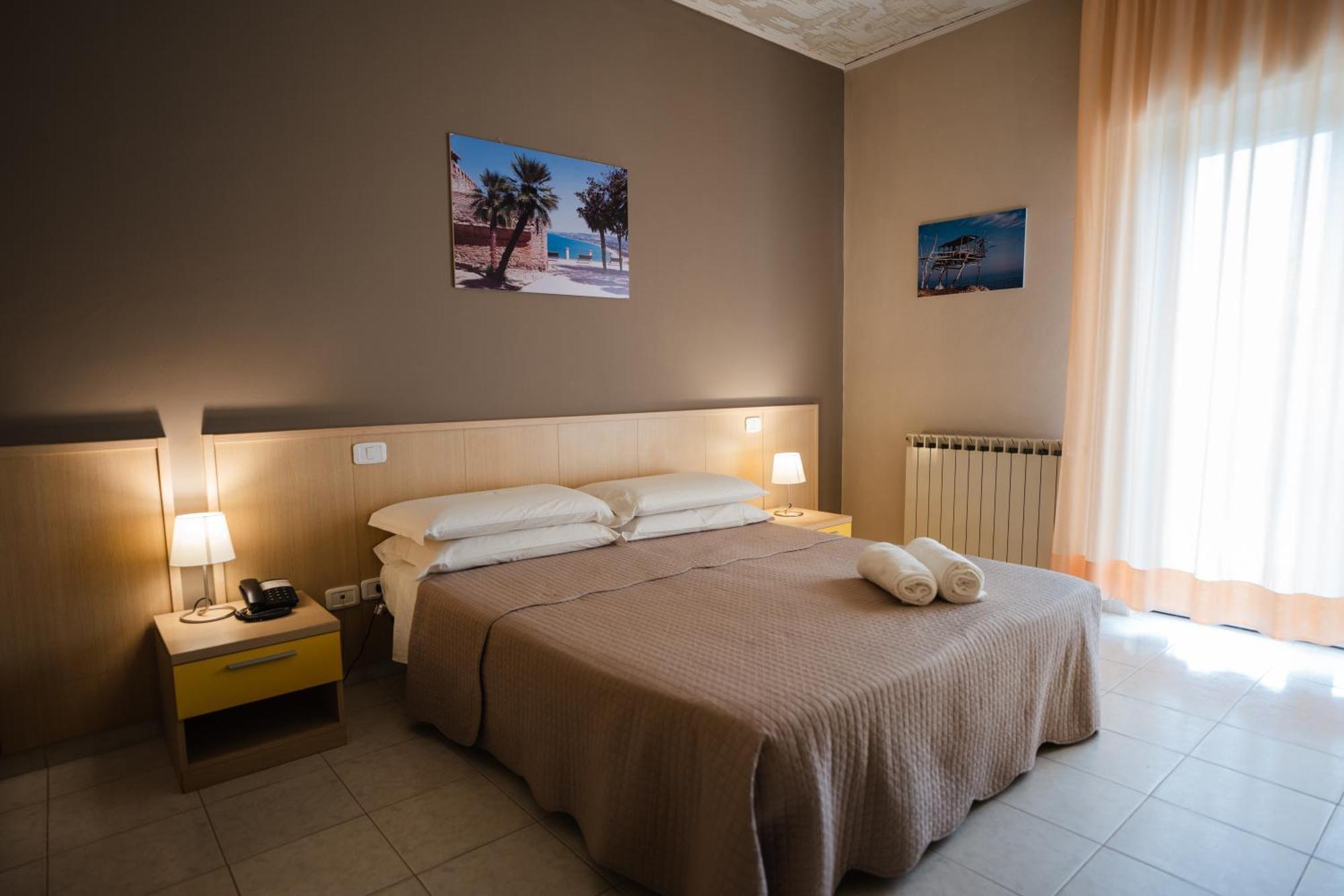 Hotel Holiday Vasto Kültér fotó