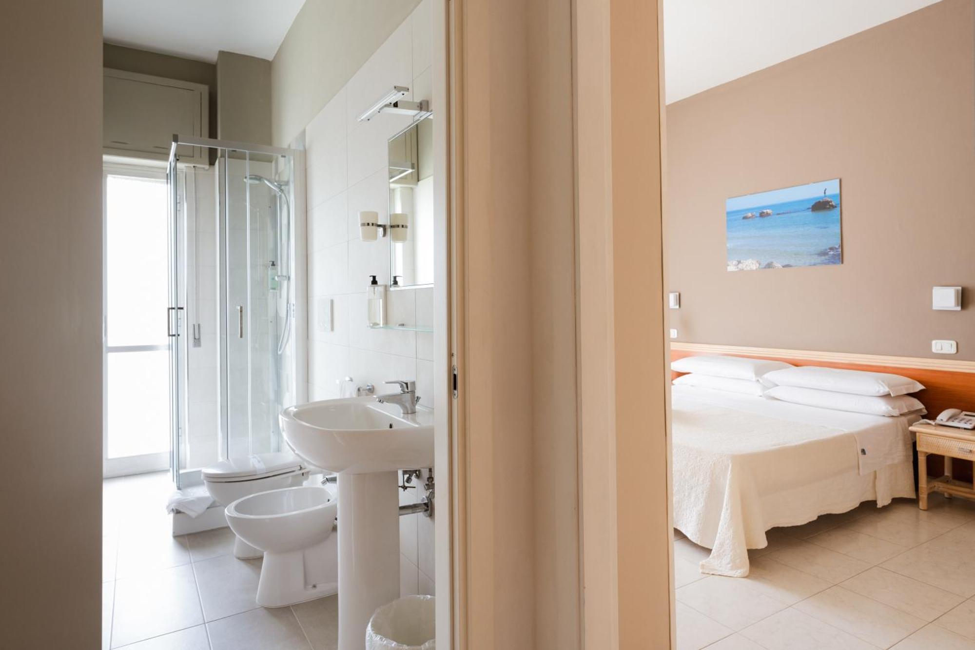 Hotel Holiday Vasto Kültér fotó