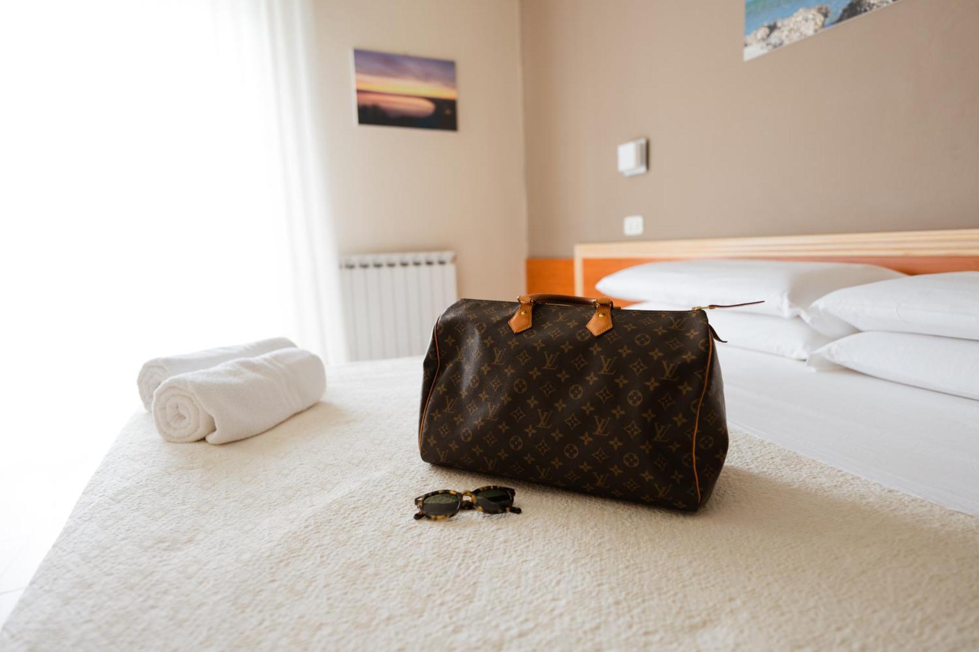 Hotel Holiday Vasto Kültér fotó