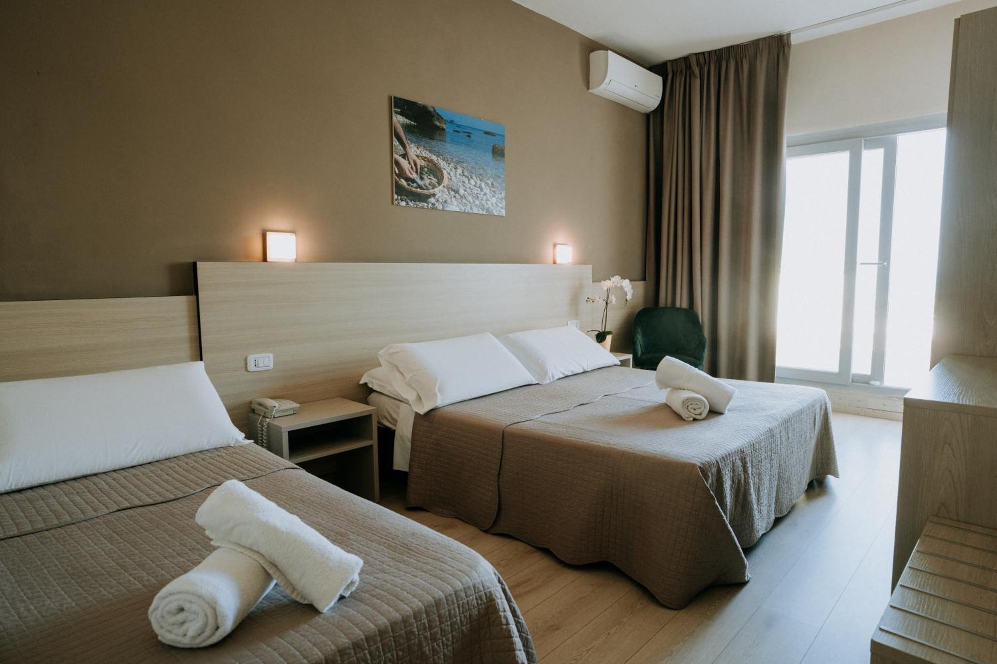 Hotel Holiday Vasto Kültér fotó
