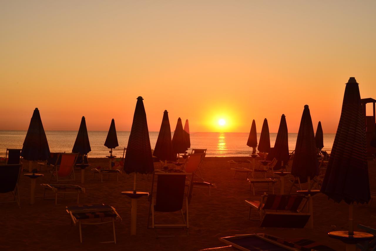 Hotel Holiday Vasto Kültér fotó