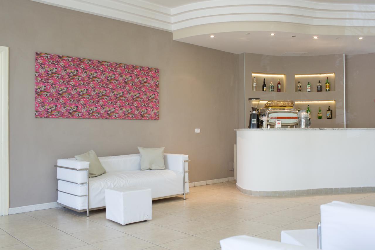 Hotel Holiday Vasto Kültér fotó